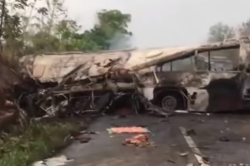 Один из автобусов выгорел почти полностью