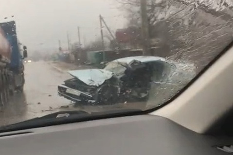 Легковушка больше напоминает груду металла