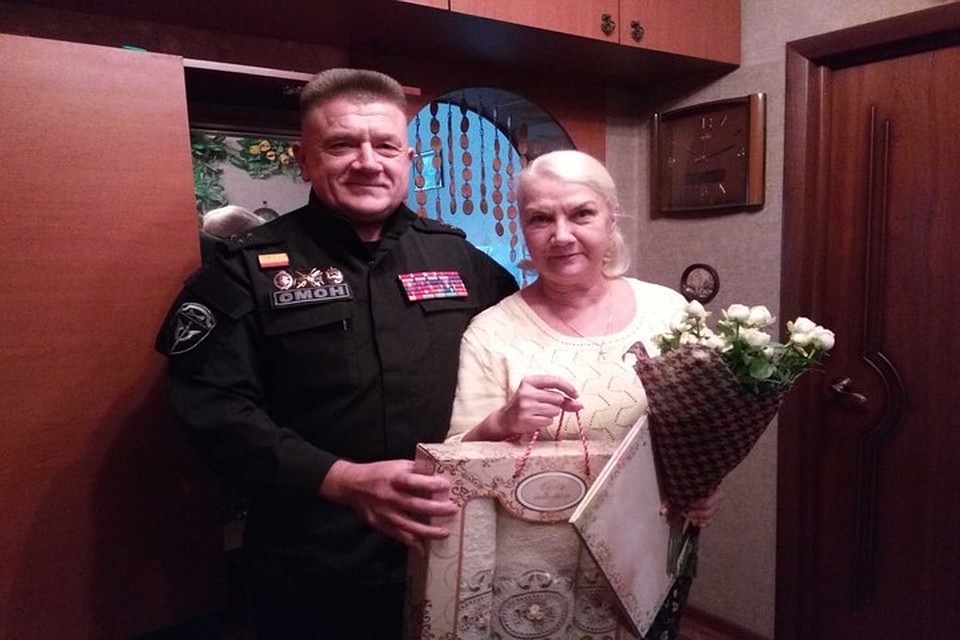 Командир ОМОНа поздравил мать бойца с днем рождения Фото: Управления Росгвардии по Тверской области