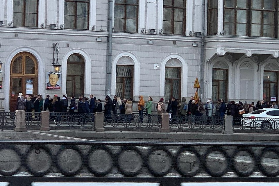 В Петербурге 23 марта на выставку работ Фриды Кало и Диего Ривера собралась очередь. Фото: instagram.com/yablonskayan