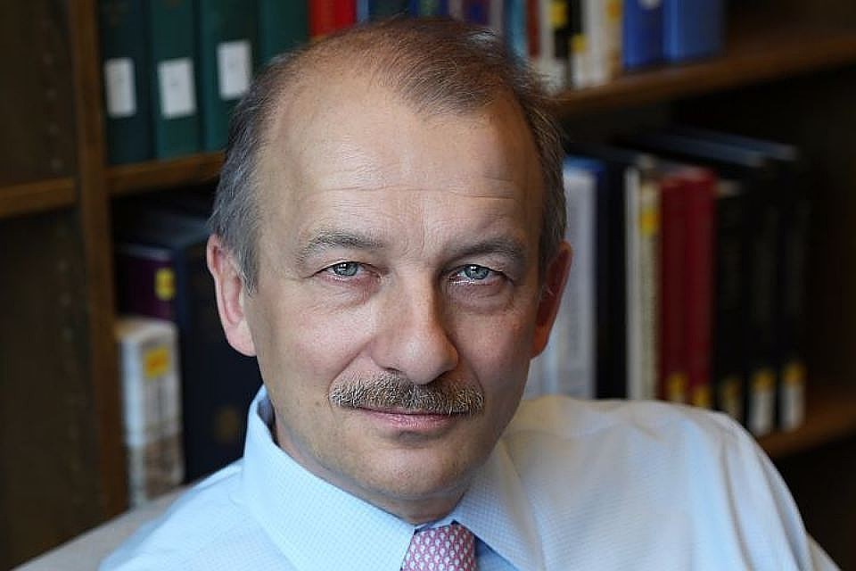 Алексашенко пытается создать у читателей впечатление, что все проблемы у нас оттого, что Россия вложилась в Крым