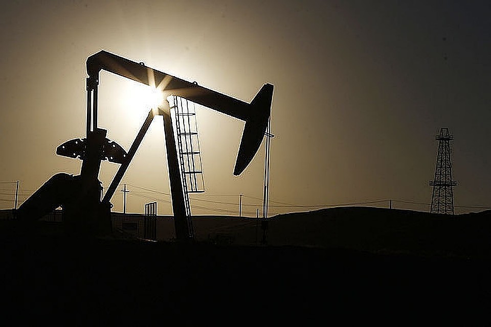 Нефтяники договорились с кабмином о продлении соглашения о стабилизации цен на топливо