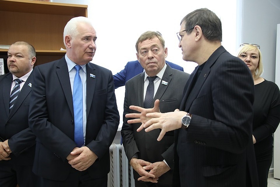 Руководство ЕТК и депутаты обсудили проблемы на пути к переходу на закрытую схему ГВС. Фото: предоставлено компанией