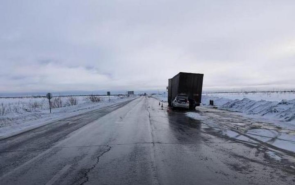 На трассе в Сургутском районе в ДТП с участием большегруза пострадали три подростка. Фото с сайта Госавтоинспекции ХМАО-Югры