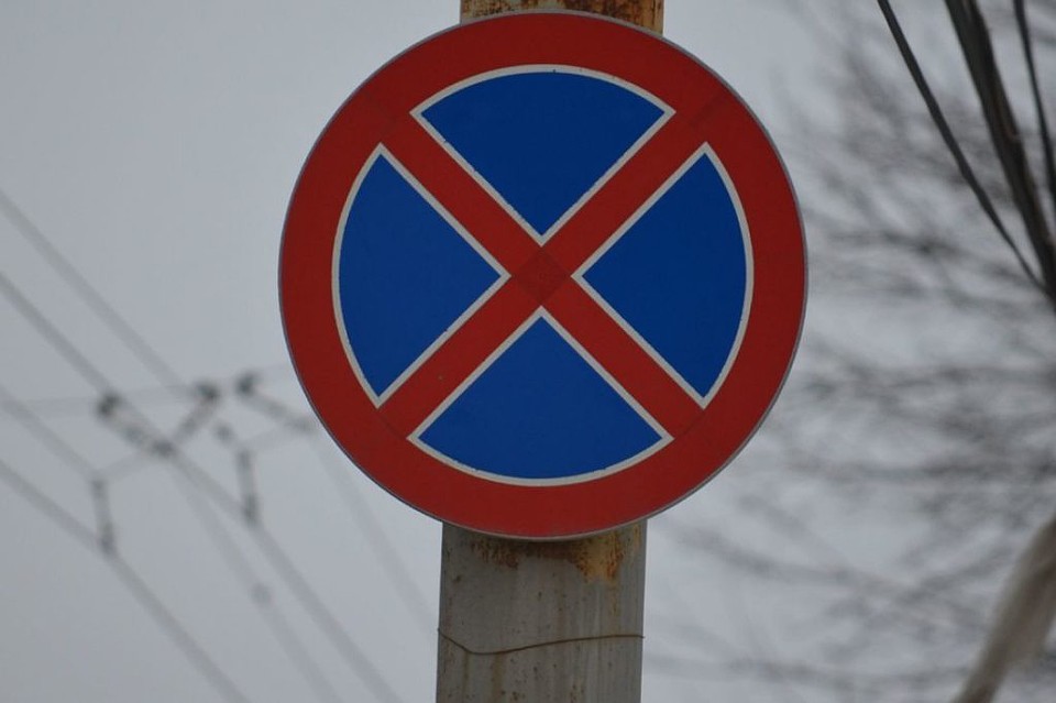 Еще на двух улицах в центре Тюмени запрещают остановку транспорта