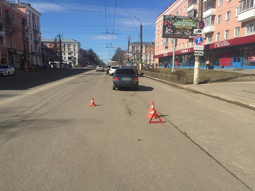Женщина вышла на дорогу в неположенном месте Фото: УГИБДД России по Тверской области