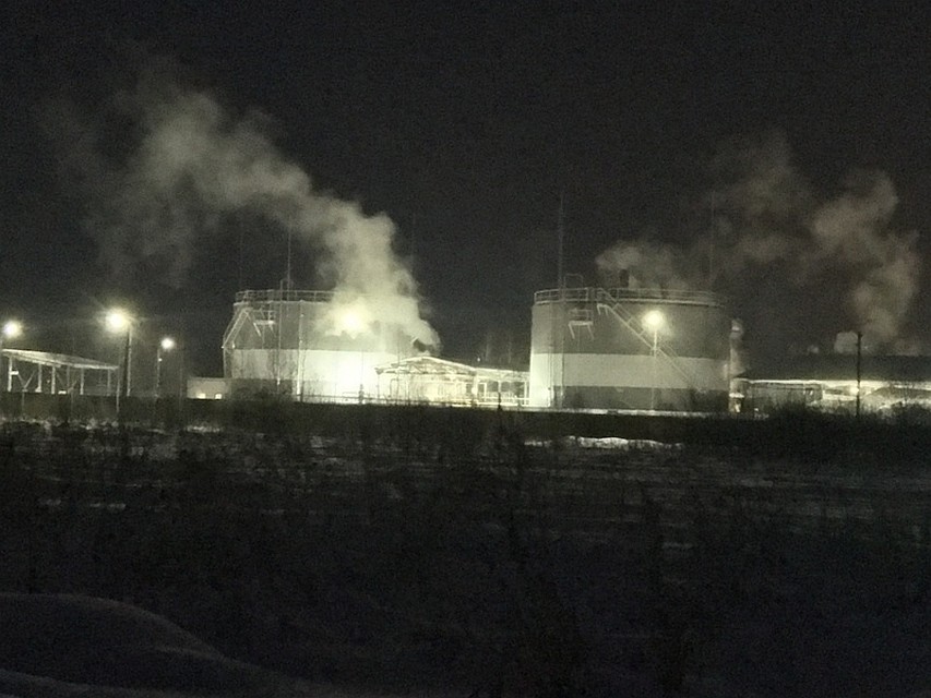 Битумный завод. Фото жителей деревни Рукав