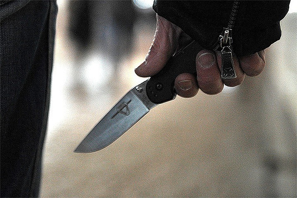 Петербуржец вступился за честь уволенной жены и "порезал" повара и директора ресторана.