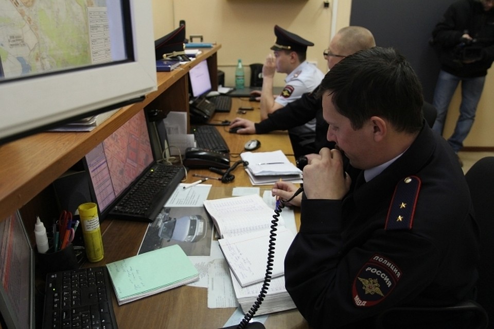 В Новокубанском районе задержали подозреваемых в краже металлических витрин, дверей и столбов