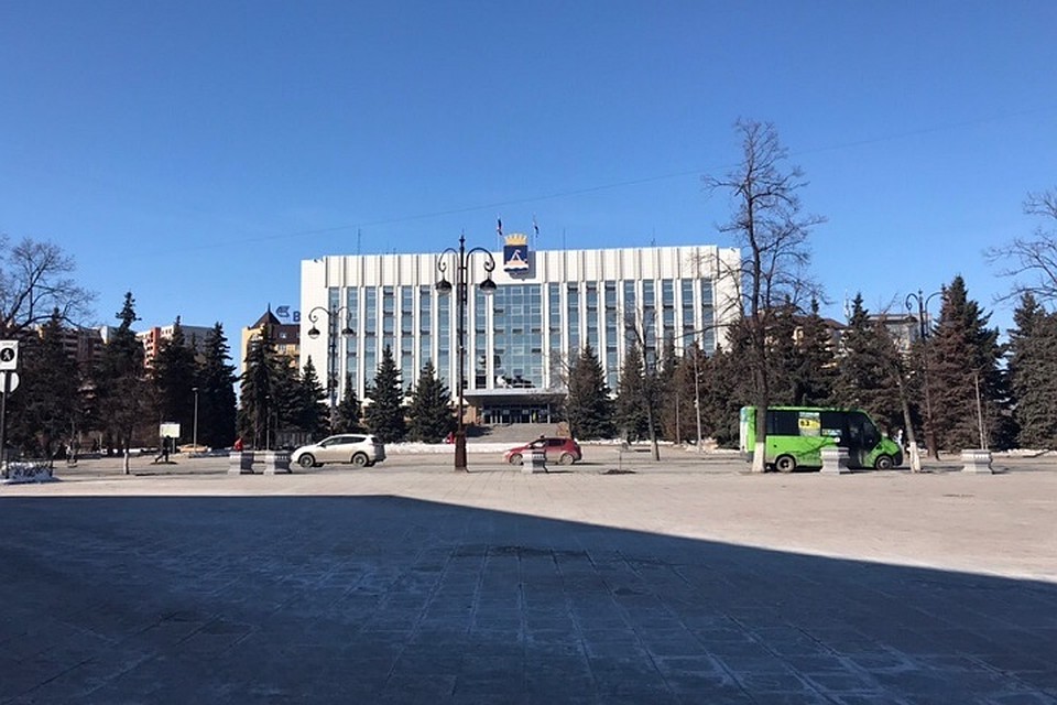 Тюменским автомобилистам в апреле не советуют спешить «переобуваться»