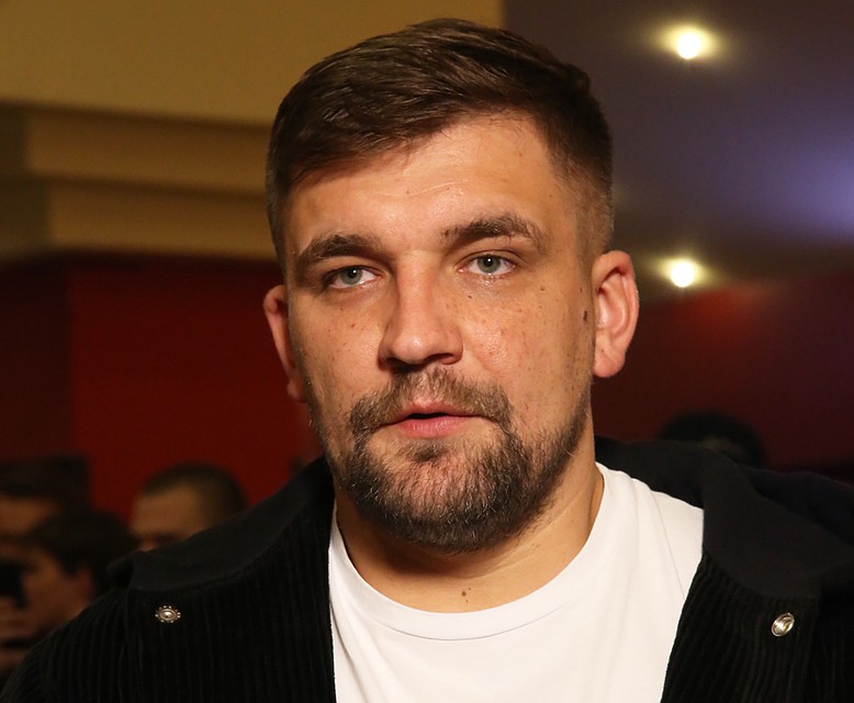 Баста продолжает удивлять публику своими талантами.