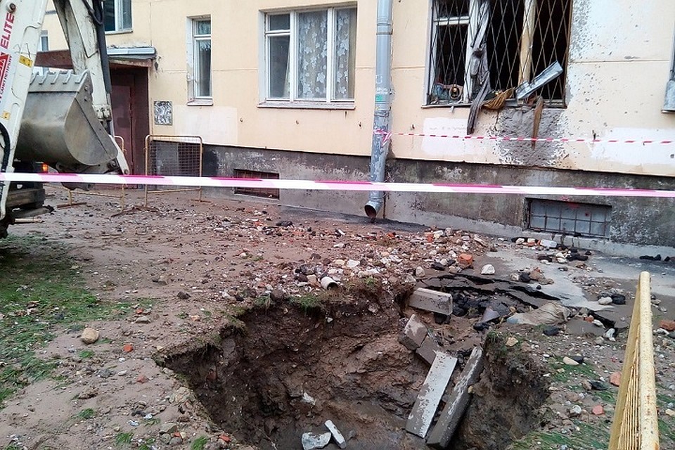 Возле дом на Комсомольской улице прорвало трубу с кипятком, погибла женщина