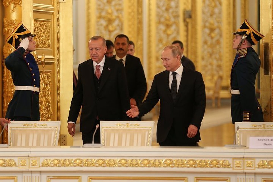 Президент РФ Владимир Путин (справа) и турецкий лидер Реджеп Тайип Эрдоган