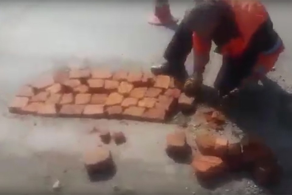 Ремонт дорог в Миассе. Кадр из видео vk.com/inzidentmiass