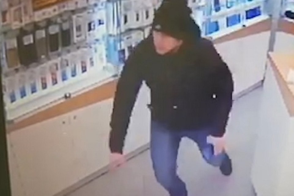 Кемеровчанину удалось трижды ограбить салоны связи. ФОТО: ГУ МВД России по Кемеровской области.
