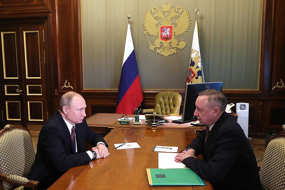 Владимир Путин встретился с временно исполняющим обязанности губернатора Санкт-Петербурга Александром Бегловым. Фото с сайта kremlin.ru