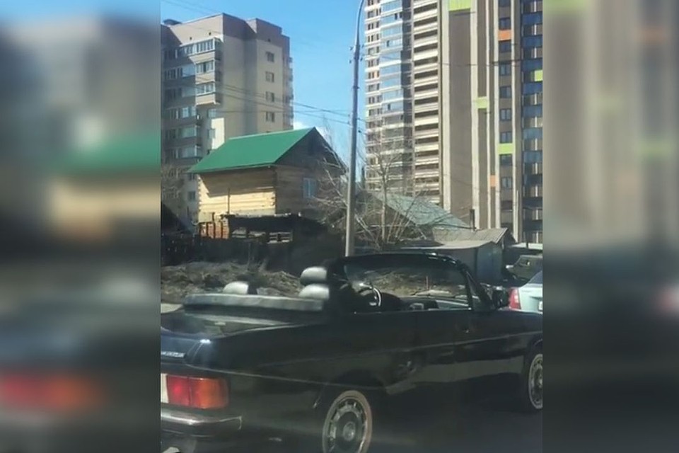 На дорогах уже стали появляться машины с открытым верхом. Стоп-кадр с видео instagram.com/instact54.