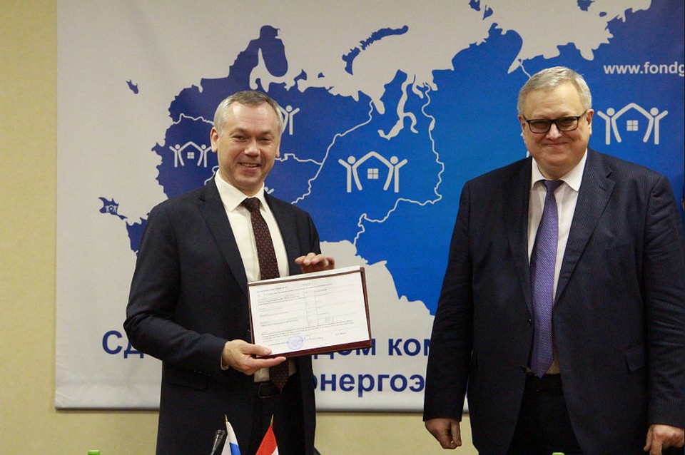 Наш регион одним из первых в России подписал договор с Фондом содействия реформированию ЖКХ. На фото - Андрей Травников и Константин Цицин.