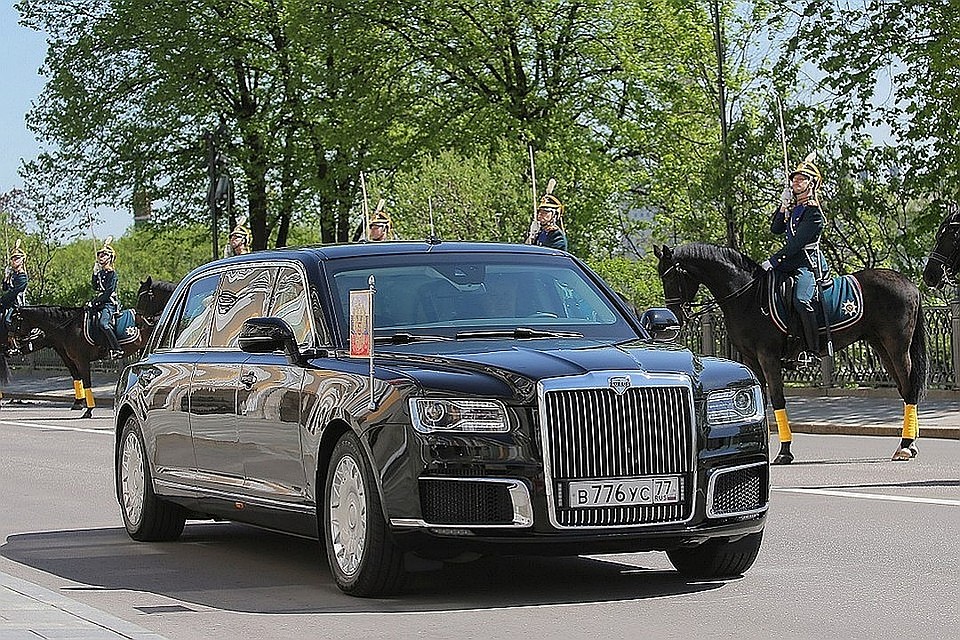 Впервые автомобиль Aurus показали на инаугурации президента РФ Владимира Путина весной 2018 года