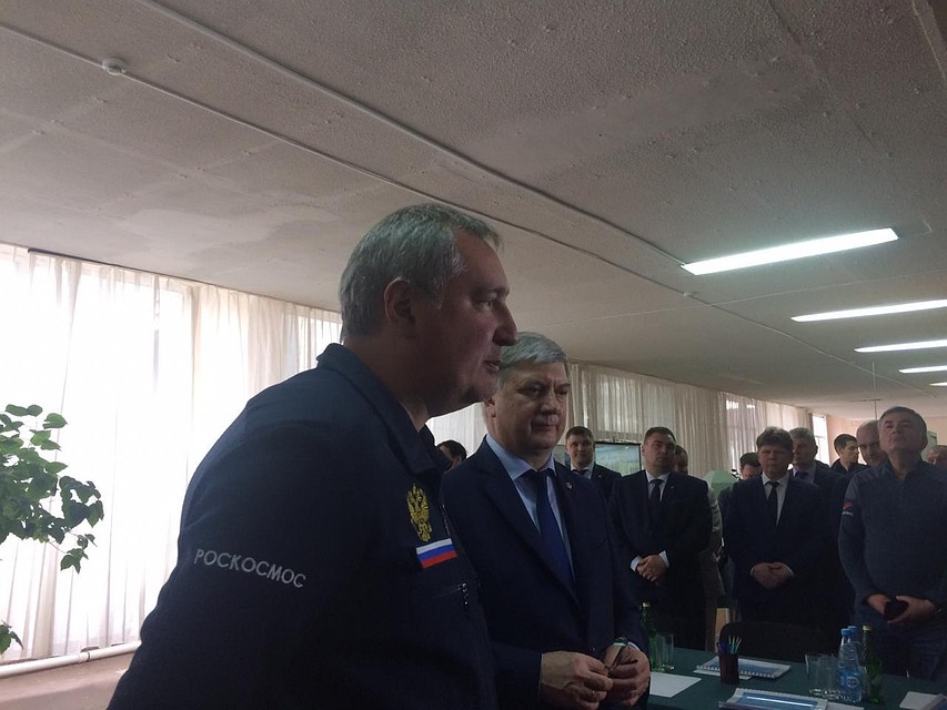 В церемонии приняли участие губернатор Александр Гусев и гендиректор госкорпорации «Роскосмос» Дмитрий Рогозин