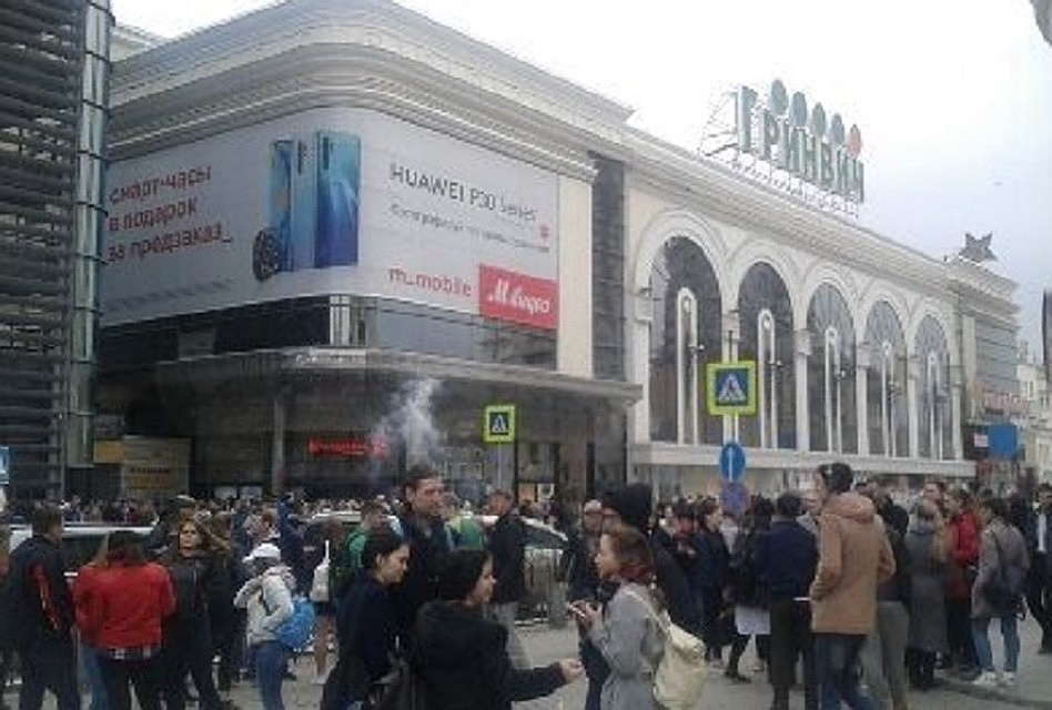 Одним из первых под раздачу "шутника" попал ТРЦ "Гринвич". Фото: паблик "Инцидент Екатеринбург"