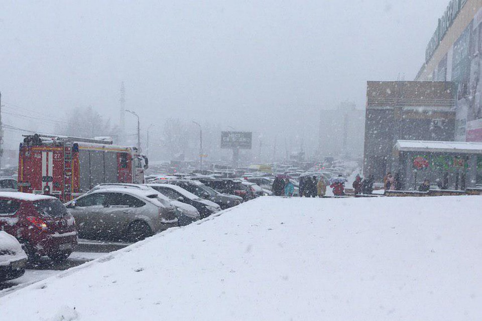 Несколько часов спецслужбы проверяли торговые центры в Нижнем Новгороде. Фото Дмитрий Чернов