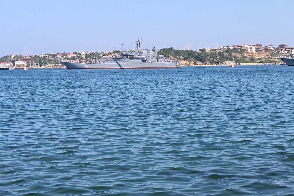 Корабли ЧФ покинули базу и вышли в море.