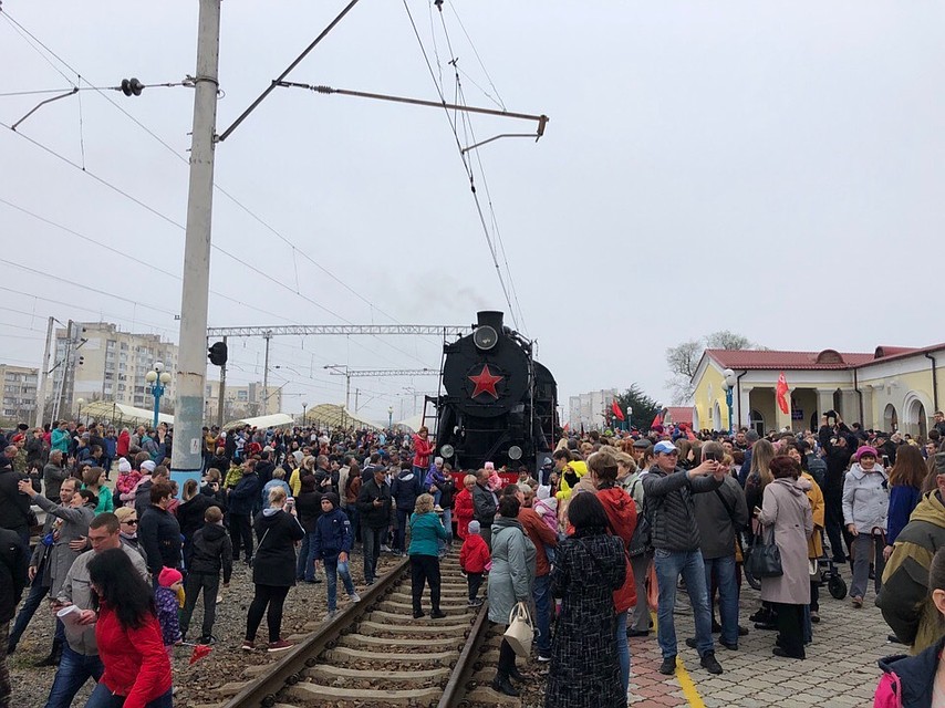 Поезд Победы встречала вся Евпатория.