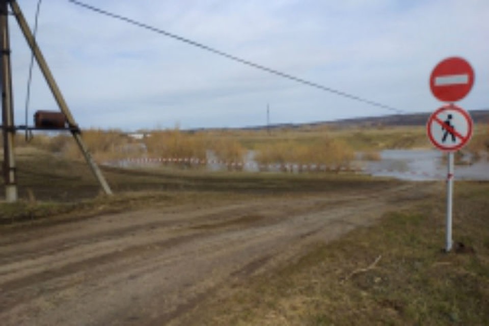 Из-за паводка в Нижегородской области затопило мост.