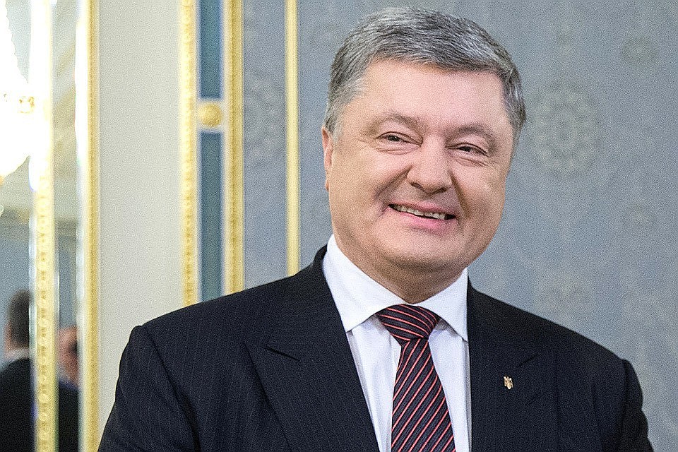 Порошенко пригласил Зеленского на дебаты 15 апреля на телевидение