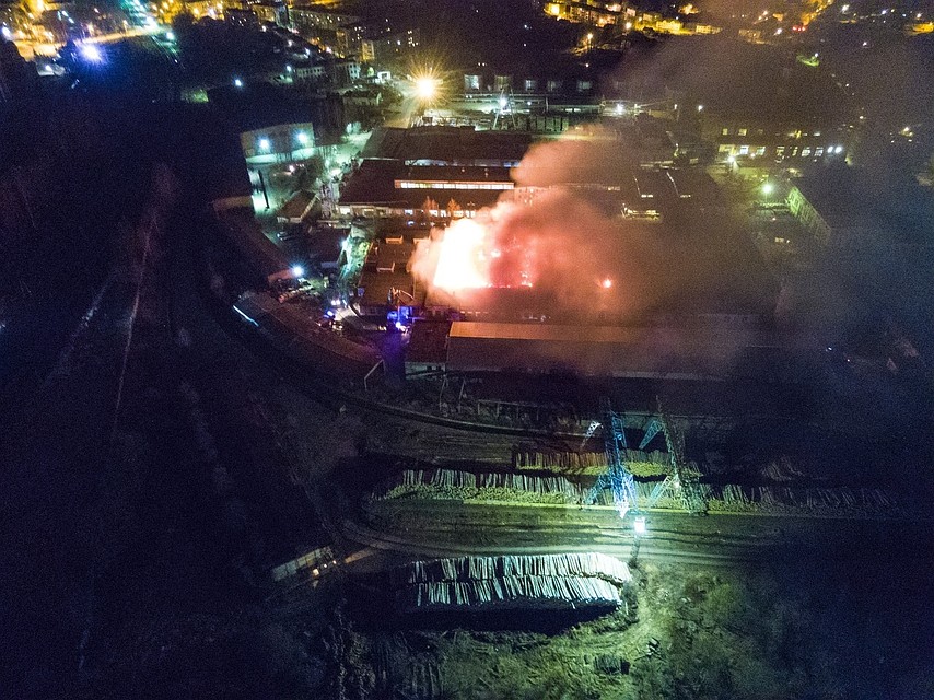 Фото: Горит градообразующее предприятие города. Фото: Вконтакте