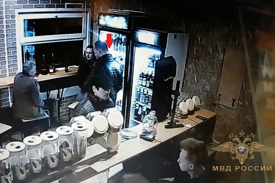 Словесная перепалка довольно быстро переросла в драку, а та, в свою очередь закончилась тем, что один из участников применил оружие/