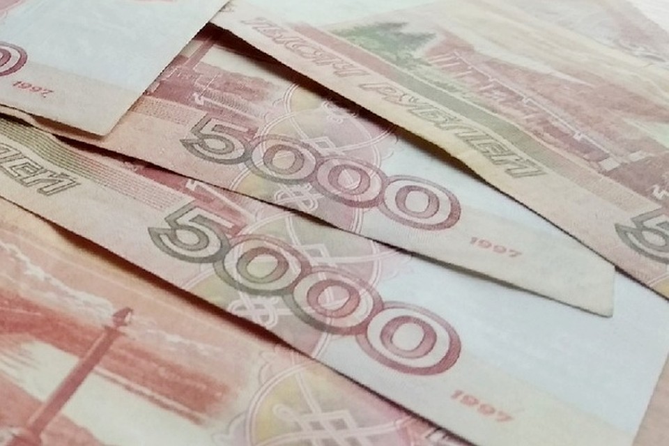 У работника организации из шкафчика украли деньги