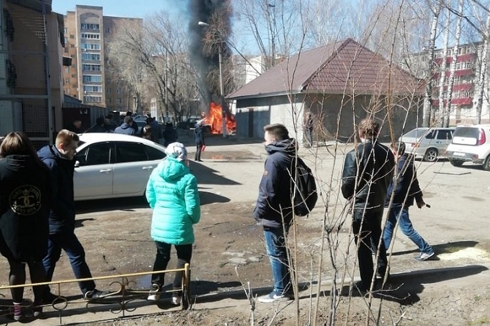 После взрыва начался пожар, дым от которого был виден за несколько километров. Фото: соцсети