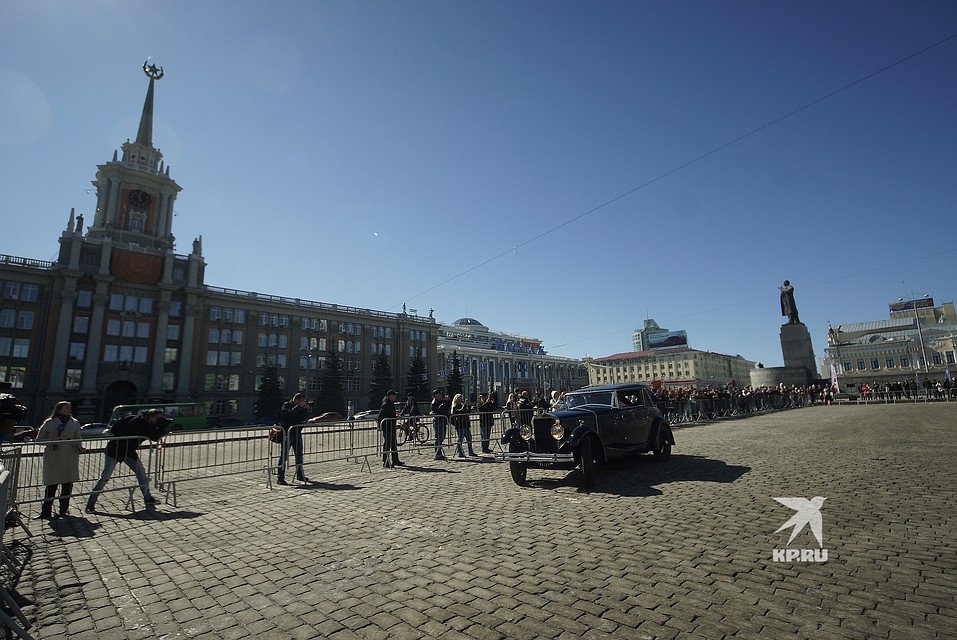 Маневры, которые кажутся элементарными для современных автомобилей, представляют немалую трудность для ретрокаров
