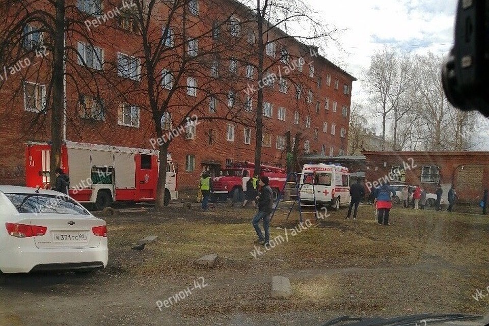 Площадь пожара составила шесть "квадратов". Кадр: "ВКонтакте"