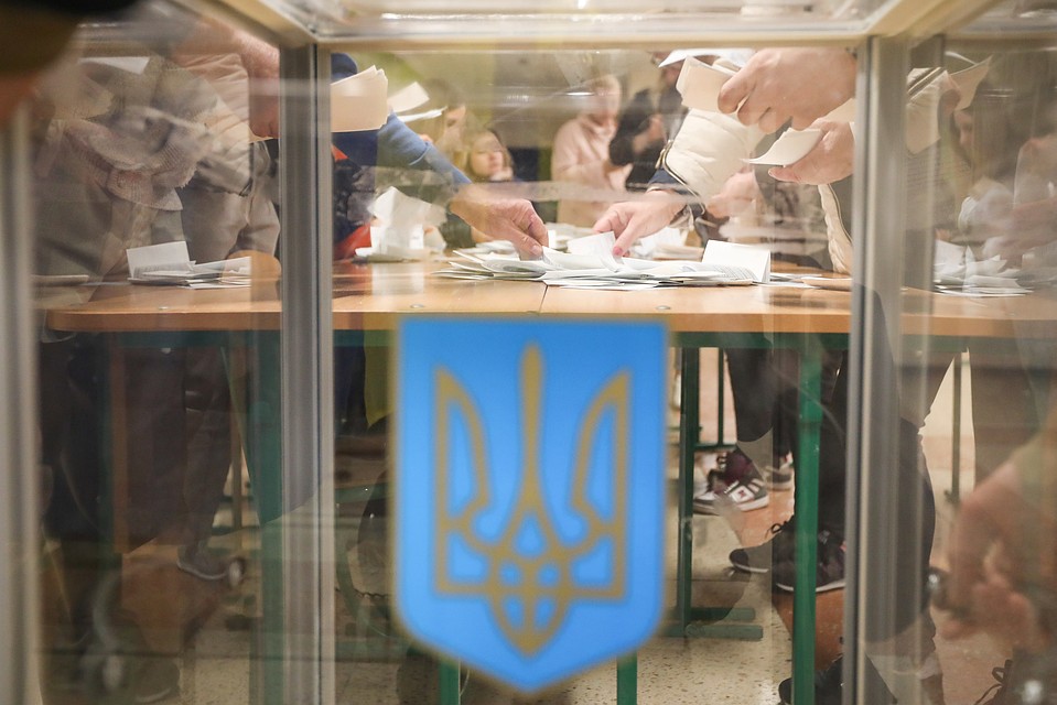 На Украине подсчитывают голоса на выборах президента страны