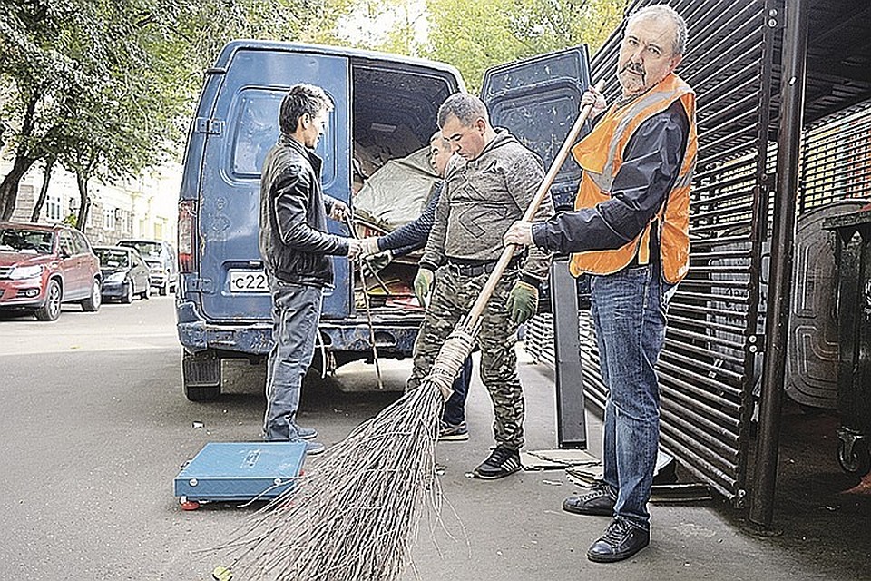 Петербуржцам предложили оценить качество уборки города весной.