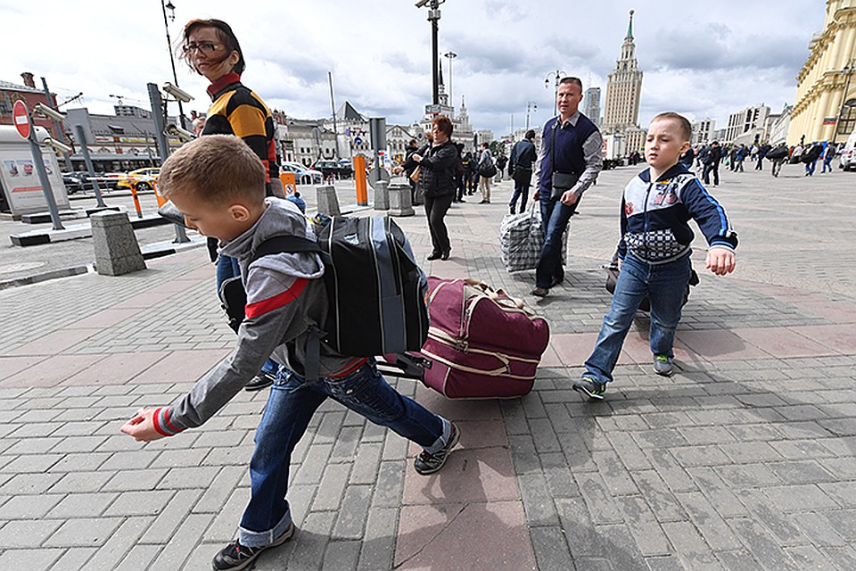 Больше всего людей едет в Москву и Санкт-Петербург