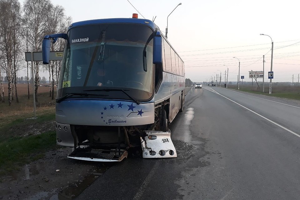 В автобусе кроме водителя находились 37 учеников Отрадненской школы Брянского района и 5 взрослых. Фото: УГИБДД по Брянской области
