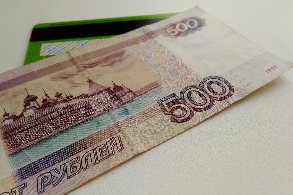 У пенсионера с карты украли более 50 тыс. рублей