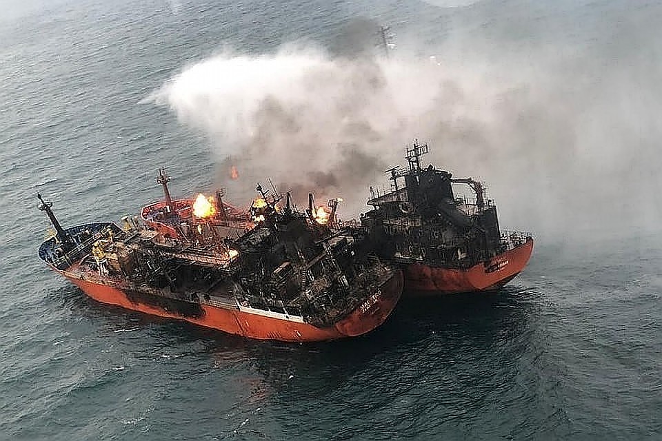 Один газовоз передавал топливо на другой. Фото: пресс-служба Следкома РФ