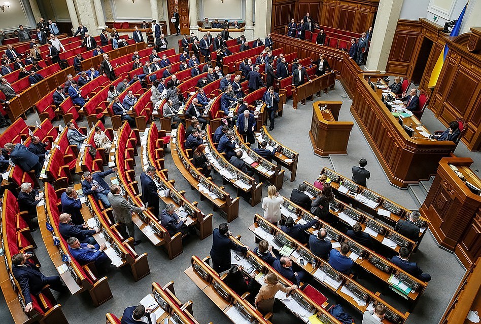 Депутаты украинского парламента отказались от эвакуации и продолжили работу