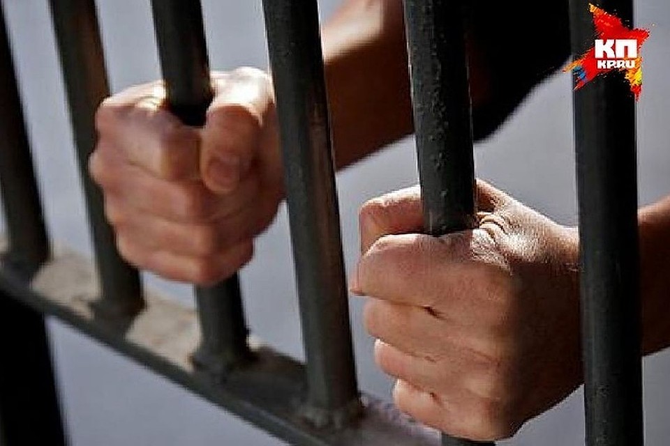 Внук жестоко расправился с бабушкой, после чего засунул тело в коробку.