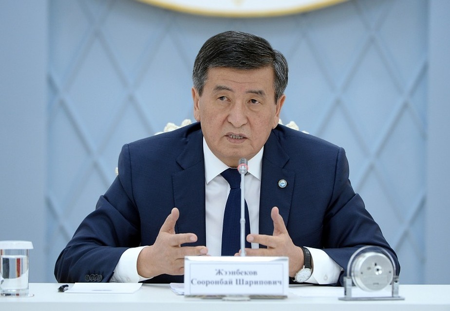 Сооронбай Жээнбеков встретился с судьями Конституционной палаты