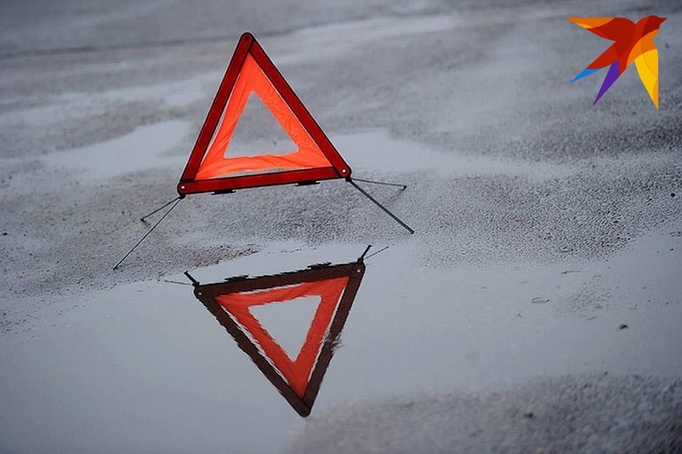 Водитель не справился с управлением и машина опрокинулась в кювете.