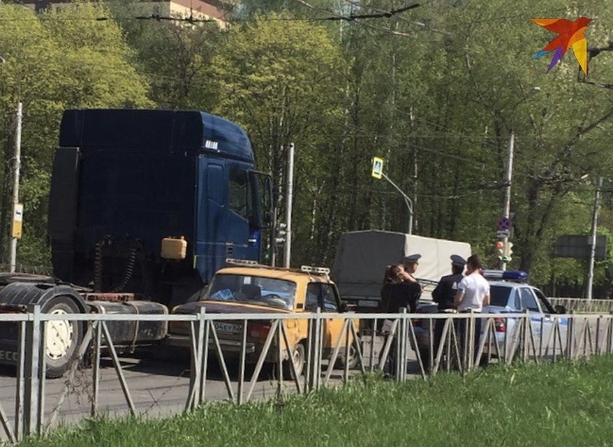 В ДТП попали сразу три автомобиля.