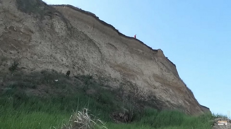 Склон в Санжейке уже несколько лет сползает в море. Фото: dumskaya.net