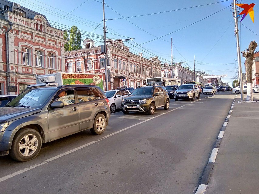 Праздник саратовцы отмечают в пробках