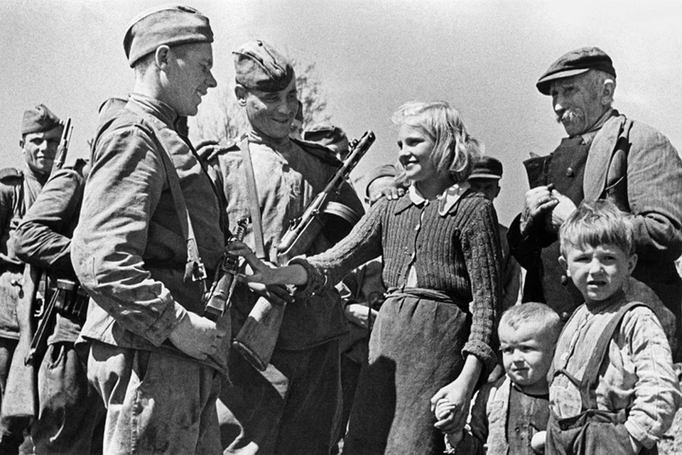 Так что вряд ли стоит удивляться, если через некоторое время появится законодательная инициатива о привлечении к суду бывших бойцов Красной армии